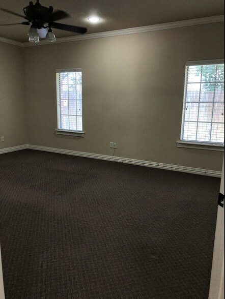 More Photos Of 1400 W Mayfield Rd, Arlington Loft Creative Space For Lease