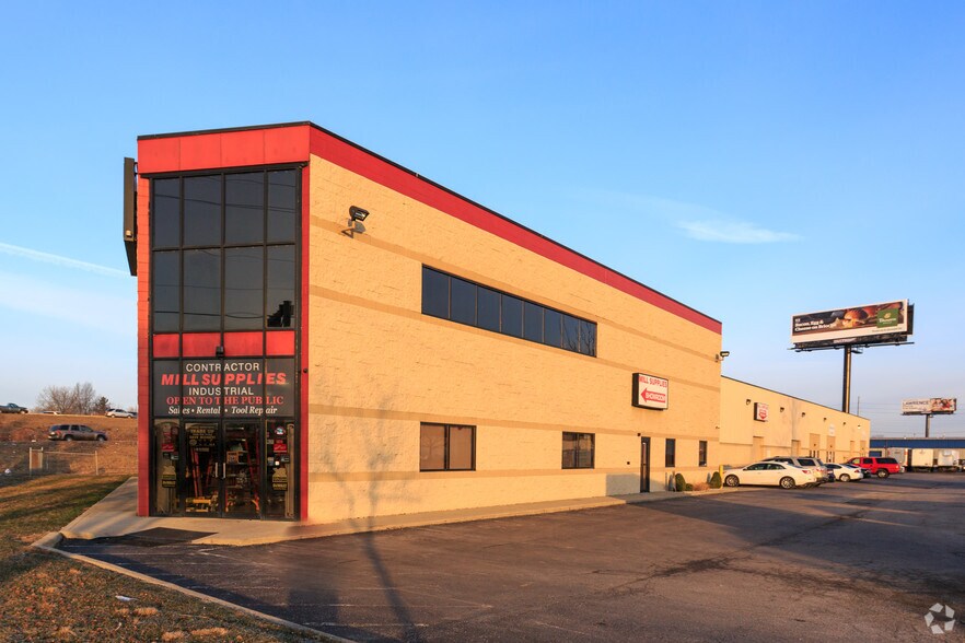 More Photos Of 7522-7528 E Pendleton Pike, Indianapolis Light Distribution For Lease