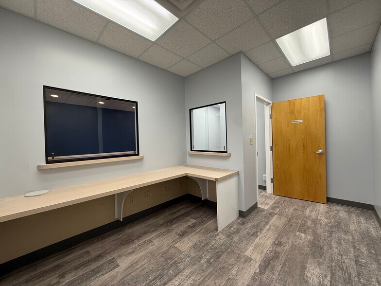 More Photos Of 2140 W Arlington Blvd, Greenville Medical For Lease