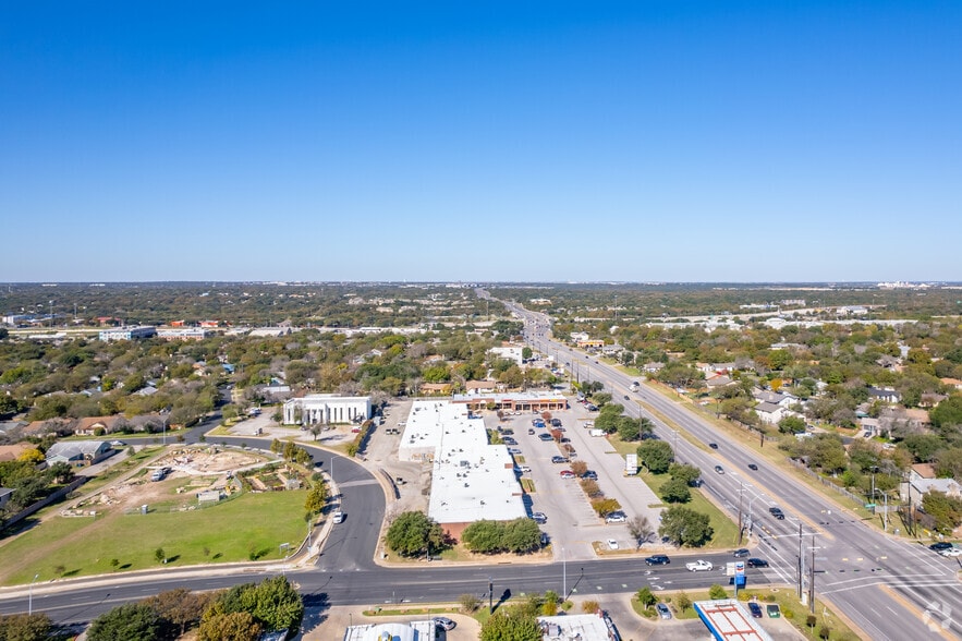 More Photos Of 2121 Parmer Ln, Austin Unknown For Lease