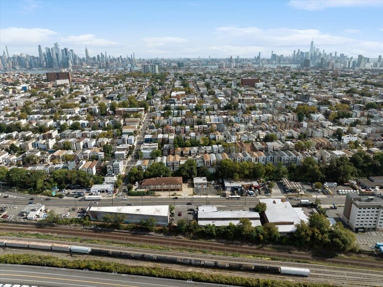 More Photos Of 746-748 Tonnele Ave, Jersey City Storefront Retail Office For Lease