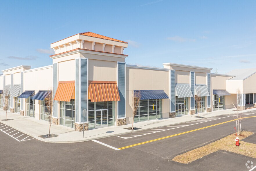 More Photos Of 262 Swansea Mall Dr, Swansea Unknown For Lease