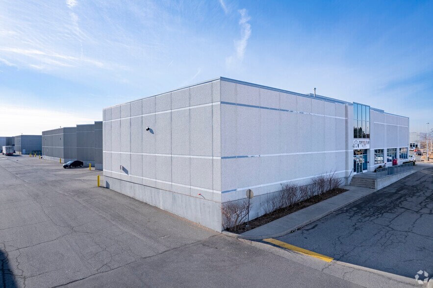 More Photos Of 3450 Ridgeway Dr, Mississauga Warehouse For Lease