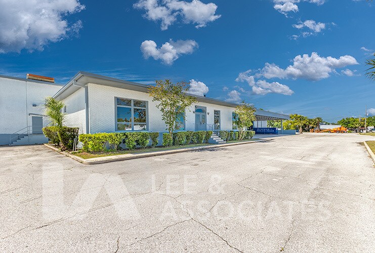 More Photos Of 3750 Bengert St, Orlando Warehouse For Lease