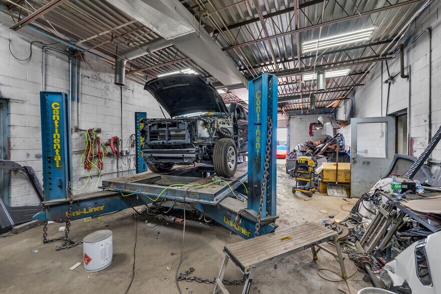 More Photos Of 29300 Goddard Rd, Romulus Manufacturing For Sale