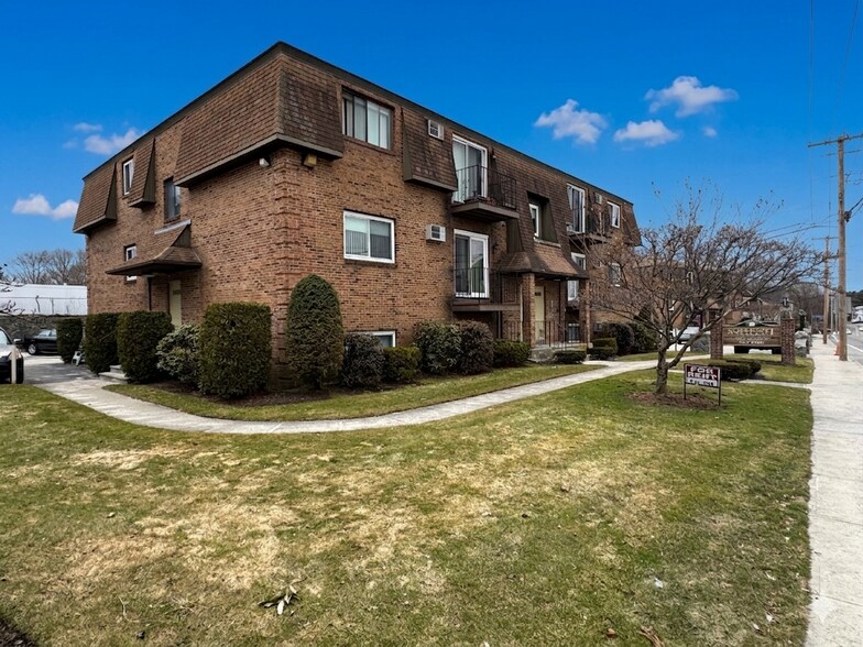 More Photos Of 6 8 12-14 Rosemont Terrace and 50-68 Woonasquatuck, Providence Apartments For Sale