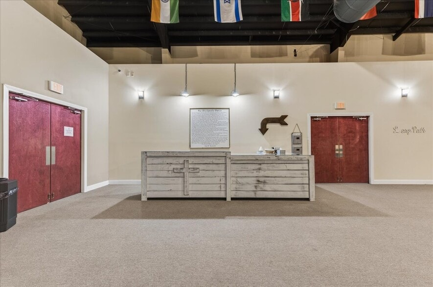 More Photos Of 100 Duggan Ave, Crestview Specialty For Sale