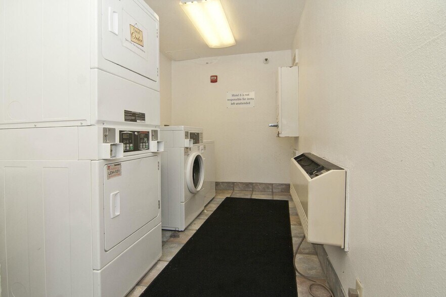 More Photos Of 2300 Cleveland Ave N, Saint Paul Hotel For Sale