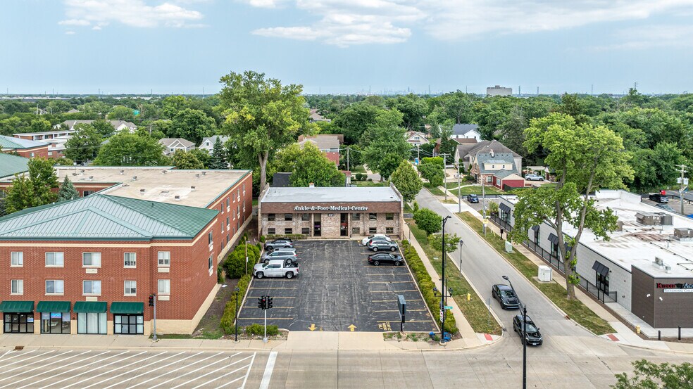 More Photos Of 401 N York St, Elmhurst Medical For Lease