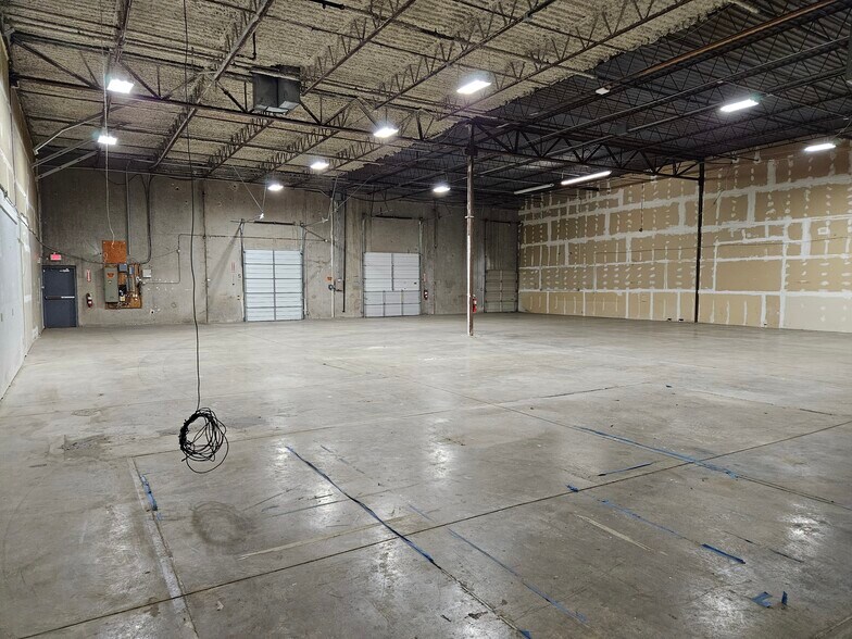 More Photos Of 4116-4118 Will Rogers Pky, Oklahoma City Distribution For Lease