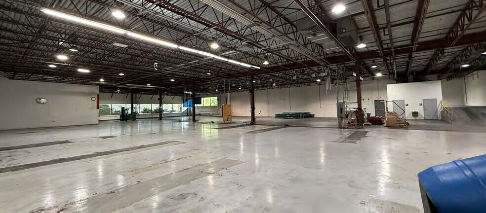 More Photos Of 2050 Sunnydale Blvd W, Clearwater Manufacturing For Sale