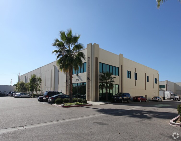 Primary Photo Of 7711 Hayvenhurst Ave, Van Nuys Warehouse For Lease