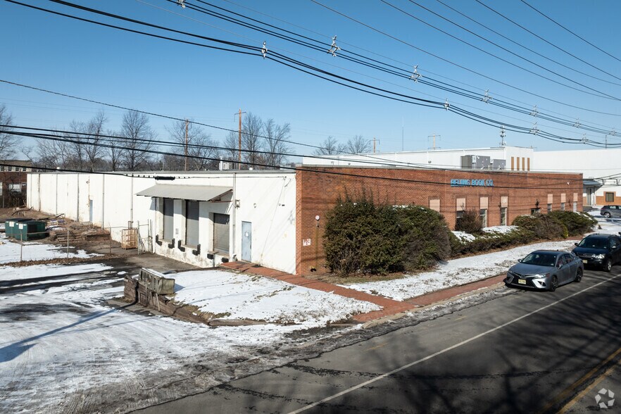 More Photos Of 701 E Linden Ave, Linden Warehouse For Lease