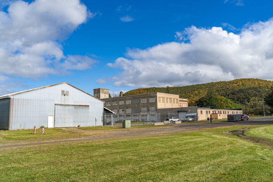 More Photos Of 1575 Lake St, Elmira Manufacturing For Sale