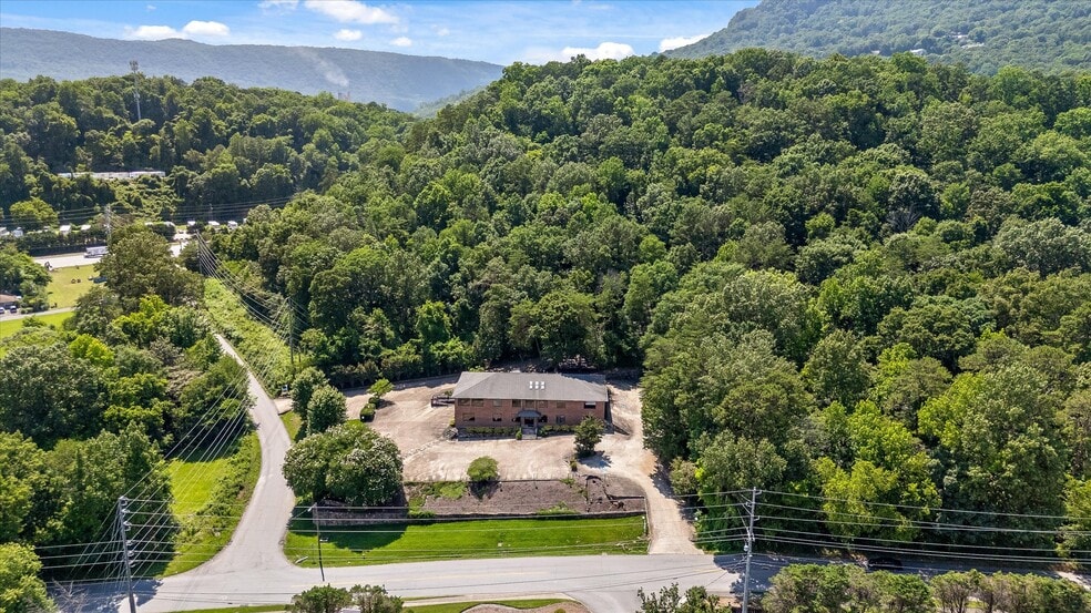 More Photos Of 901 Mountain Creek Rd, Chattanooga Office For Lease