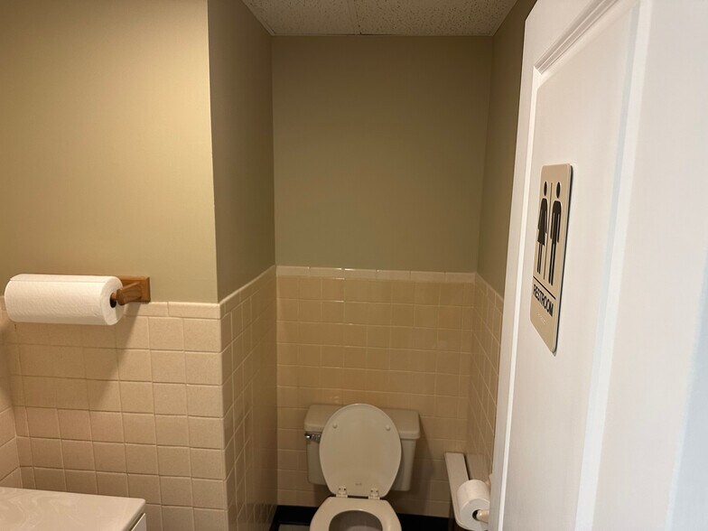 More Photos Of 1004 Princetown Rd, Schenectady Office For Lease