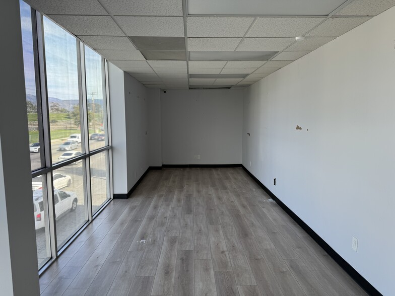 More Photos Of 12444 Victory Blvd, North Hollywood Loft Creative Space For Lease