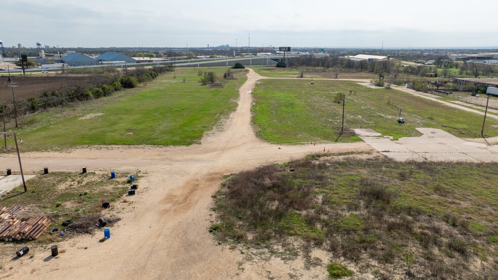 More Photos Of 2520 General Bruce dr, Temple Land For Lease