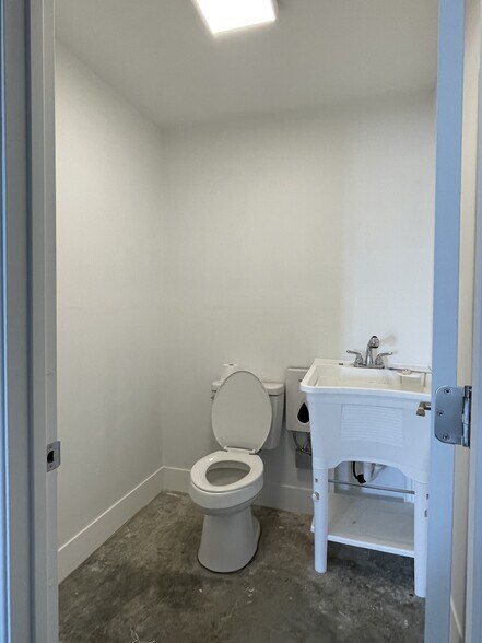 More Photos Of 10614 PR 1310, Wolfforth Warehouse For Lease