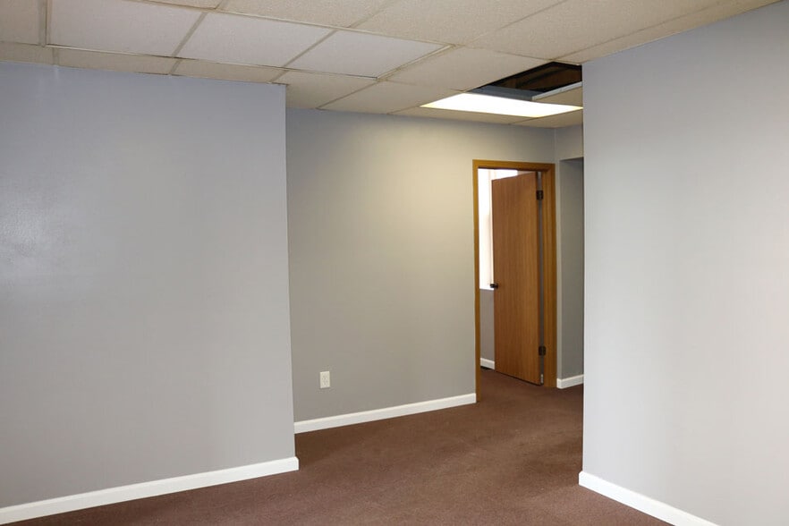 More Photos Of 204 W Main St, Belleville Office Residential For Sale