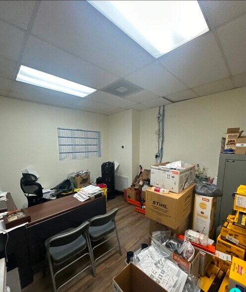 More Photos Of 9511 N Nebraska Ave, Tampa Light Distribution For Sale