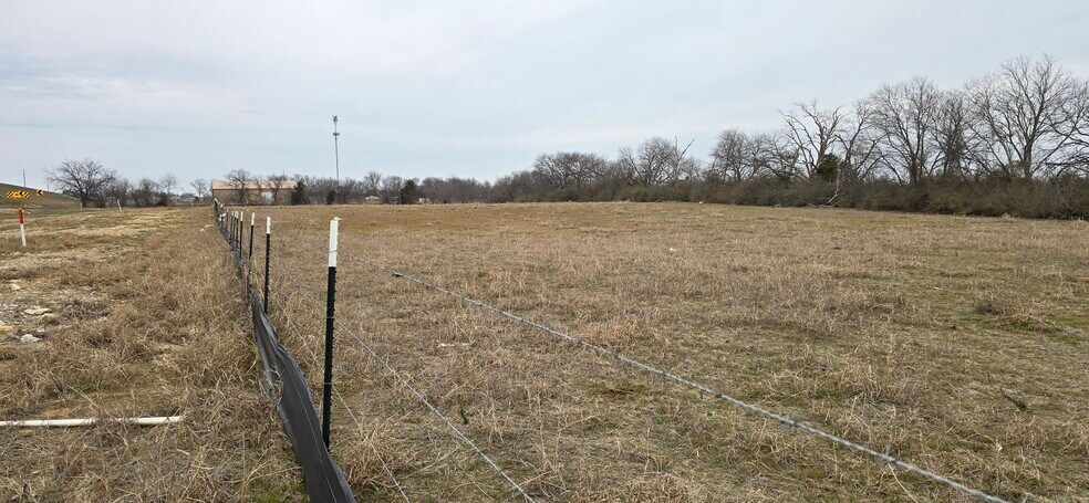 More Photos Of TBD Interstate 35 Frontage Road, Sanger Land For Lease