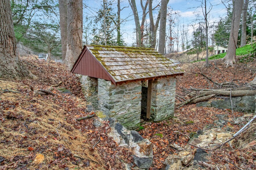 More Photos Of 14943 York Rd, Sparks Glencoe Specialty For Sale