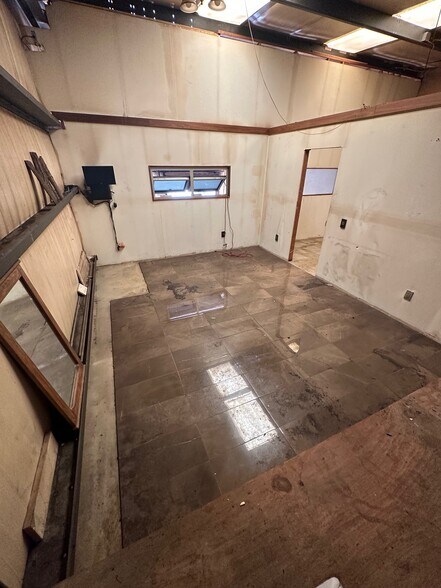 More Photos Of 147 Wayne St, Staten Island Warehouse For Lease