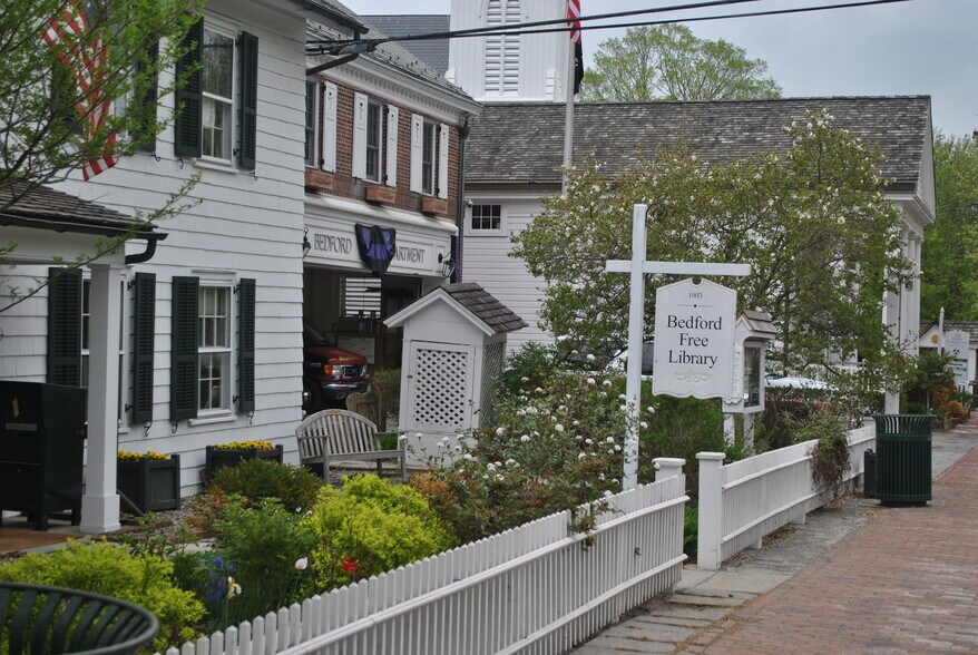 More Photos Of 34 Village Grn, Bedford Specialty For Sale