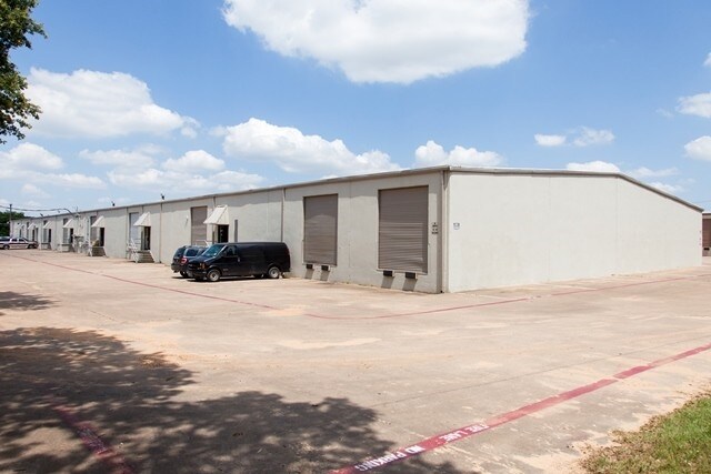 More Photos Of 500 S Belt Line Rd, Irving Warehouse For Lease