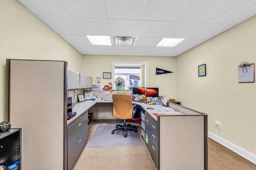 More Photos Of 24 Hartwell St, Royston Office For Sale