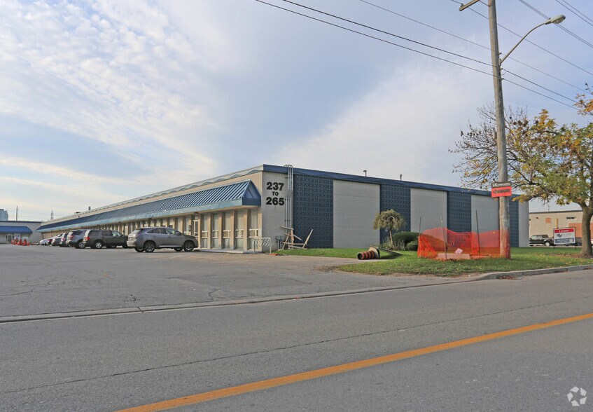 More Photos Of 237-265 Norseman St, Toronto Warehouse For Lease