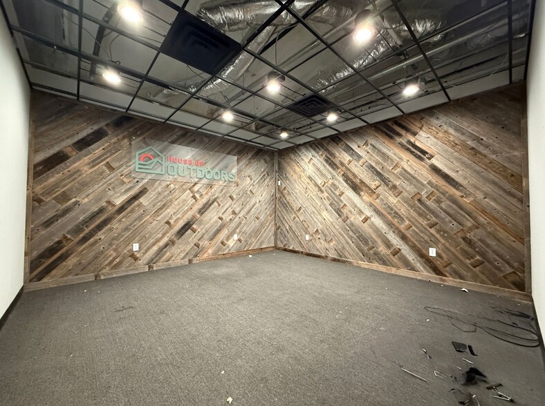 More Photos Of 2345 Nail Rd, Krum Warehouse For Lease