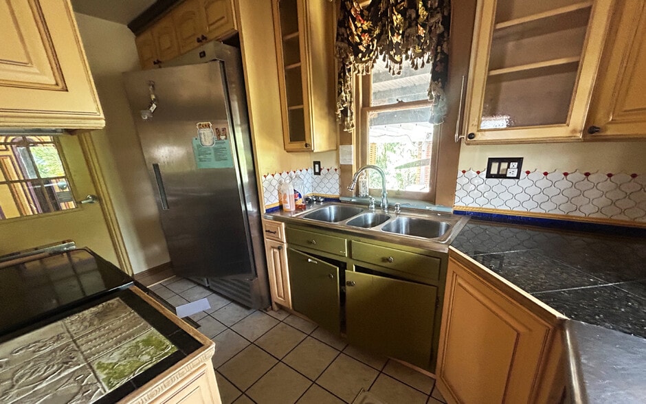 More Photos Of 1055 Lincoln Way E, Chambersburg General Retail For Sale