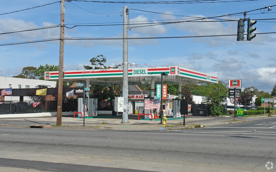 Primary Photo Of 255 E Main St, Patchogue General Retail For Sale