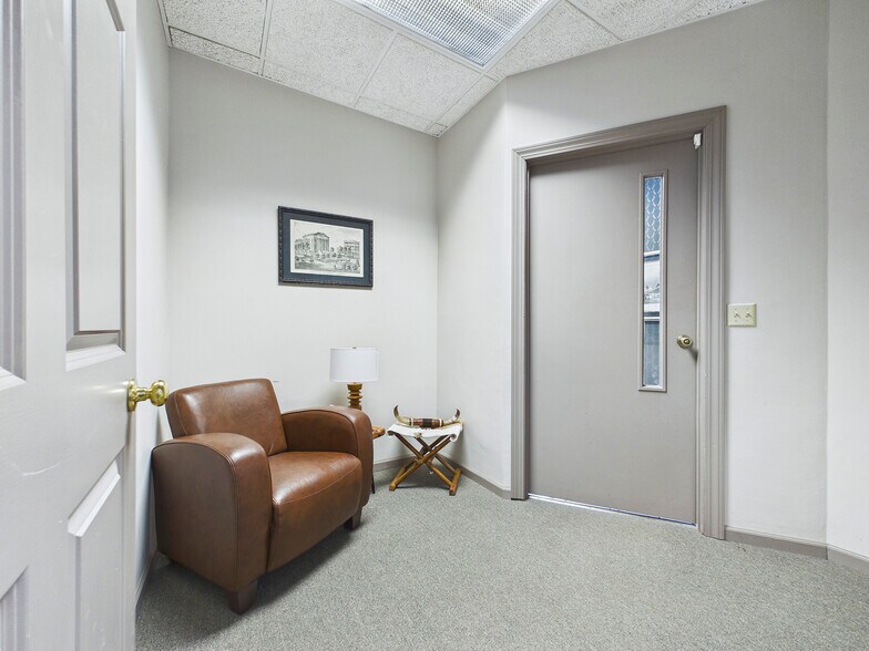 More Photos Of 5 Executive Woods Ct, Swansea Medical For Sale
