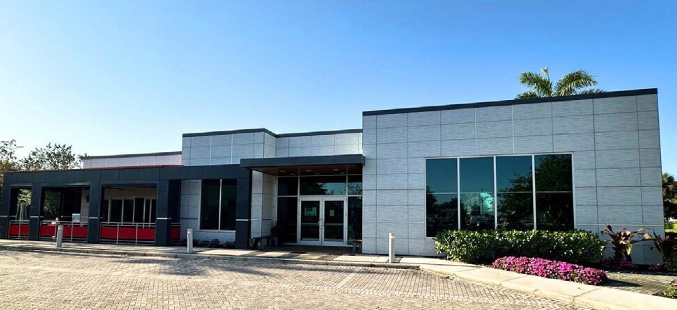 More Photos Of 3936 Tamiami Trl N, Naples Restaurant For Lease