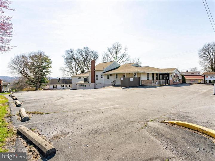 More Photos Of 915 N Hanover St, Elizabethtown Medical For Sale