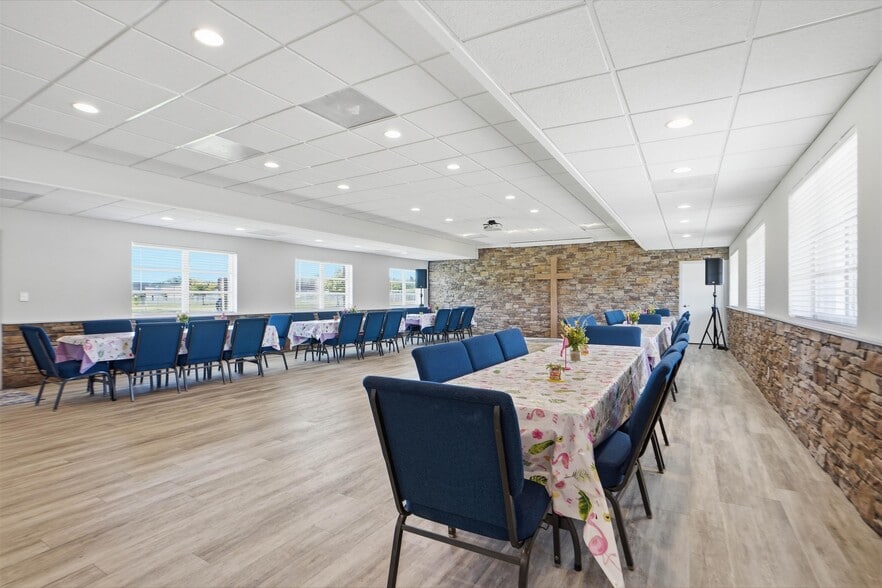 More Photos Of 8075 Lone Star Rd, Jacksonville Religious Facility For Sale