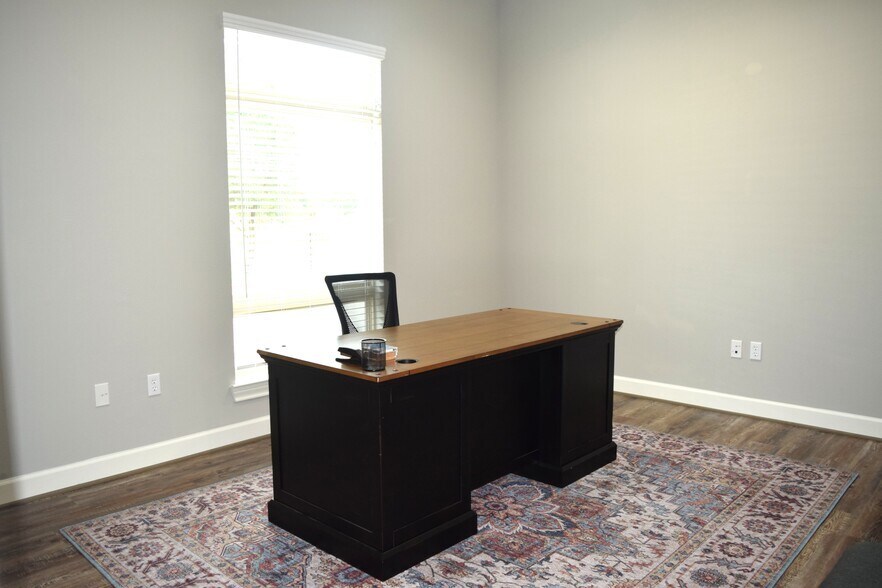 More Photos Of 1000 Broadway St, Pearland Office For Sale