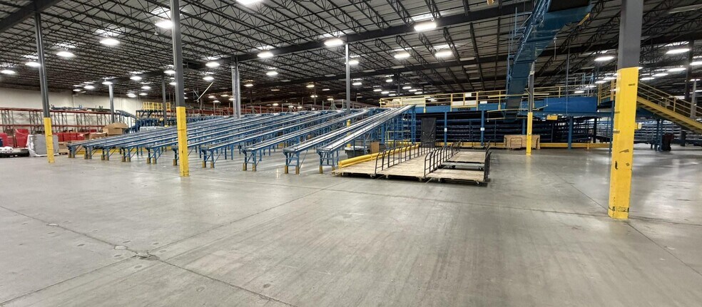 More Photos Of 1101 Lund Blvd, Anoka Warehouse For Sale
