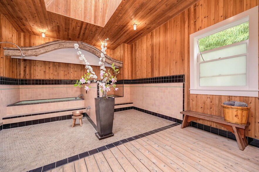 More Photos Of 1250 B St, Walnut Grove Showroom For Sale