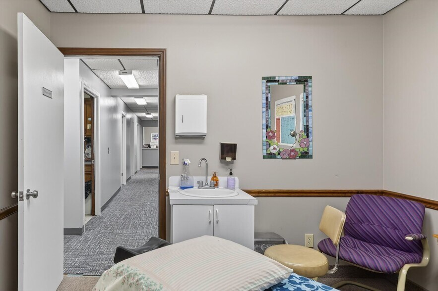 More Photos Of 2501 Plainfield Ave NE, Grand Rapids Medical For Lease