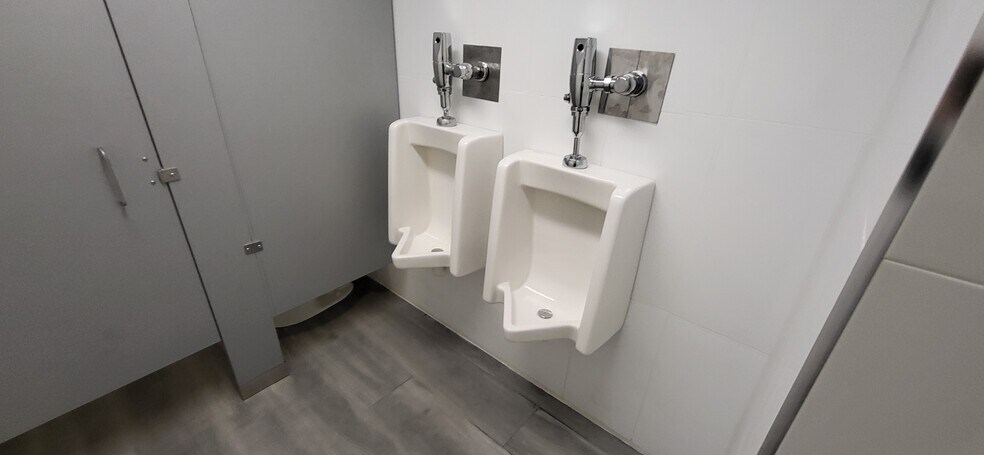 More Photos Of 920 Yonge St, Toronto Office Residential For Lease