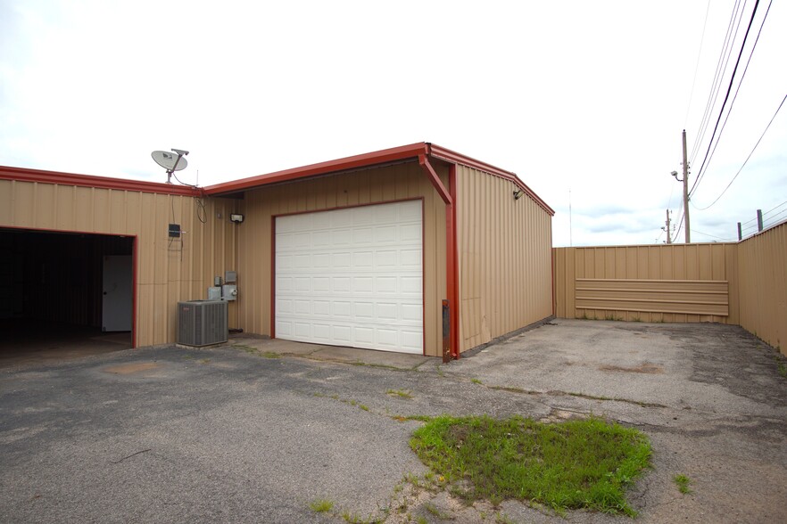 More Photos Of 136 NW 122nd St, Oklahoma City General Retail For Lease