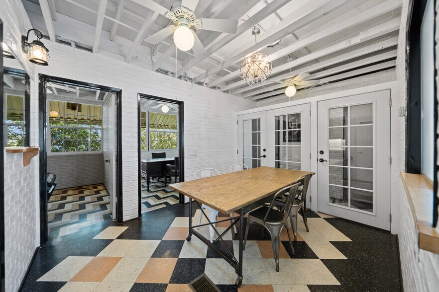 More Photos Of 903 N San Fernando Blvd, Burbank Storefront Retail Office For Sale