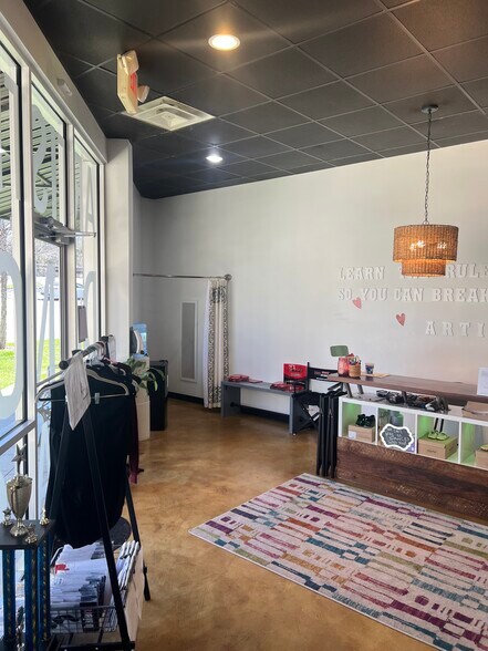 Primary Photo Of 6800 Thomasville Rd, Tallahassee Storefront For Lease