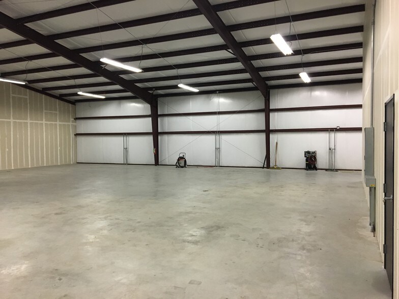 More Photos Of 12713 Beltex Rd, Manor Warehouse For Lease