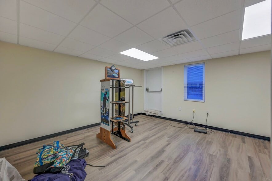 More Photos Of 116-120 Monahan Ave, Dunmore Flex For Lease