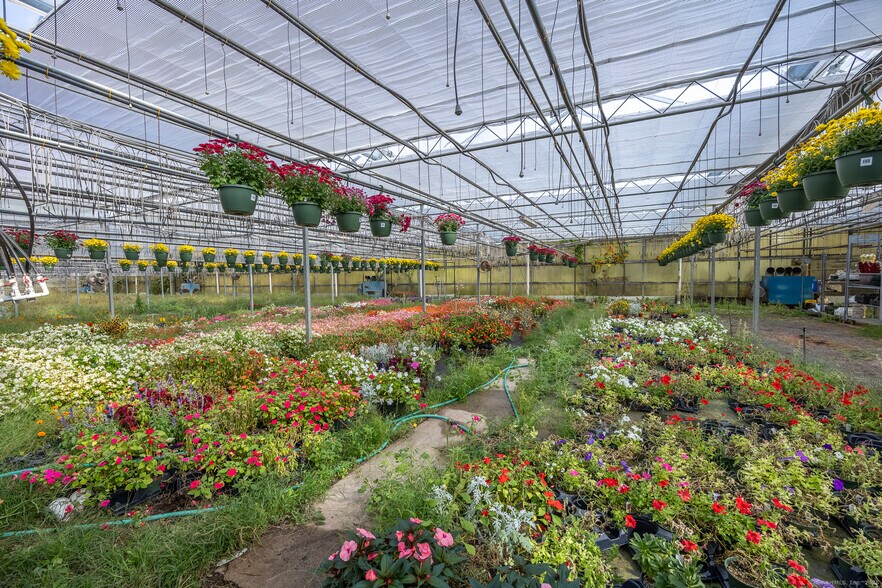 More Photos Of 2035 Scott Rd, Cheshire Specialty For Sale